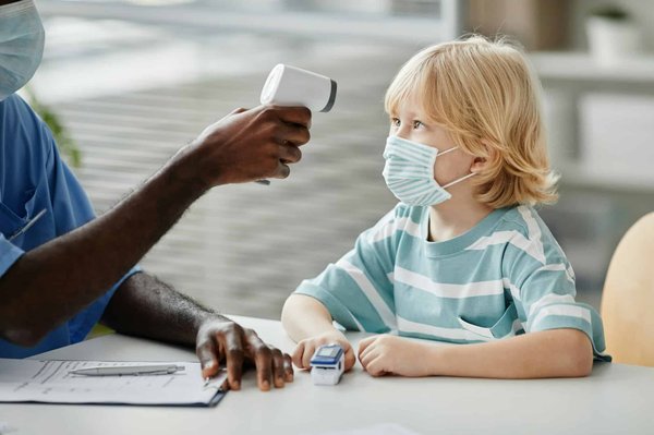 Comment les systèmes de gestion de la température des batteries améliorent-ils la performance des véhicules électriques en hiver?