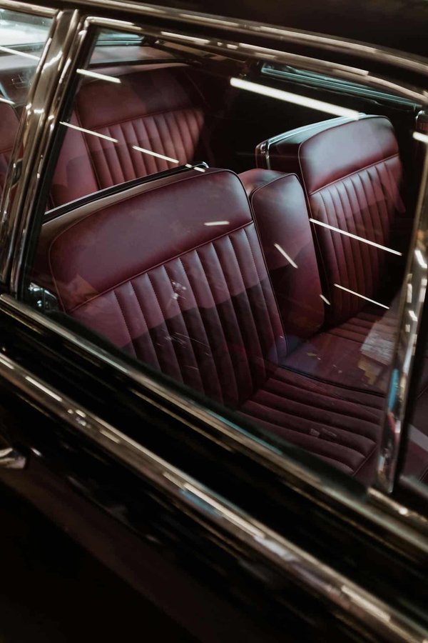 Quels sont les avantages des matériaux à mémoire de forme pour les sièges de véhicules de luxe?